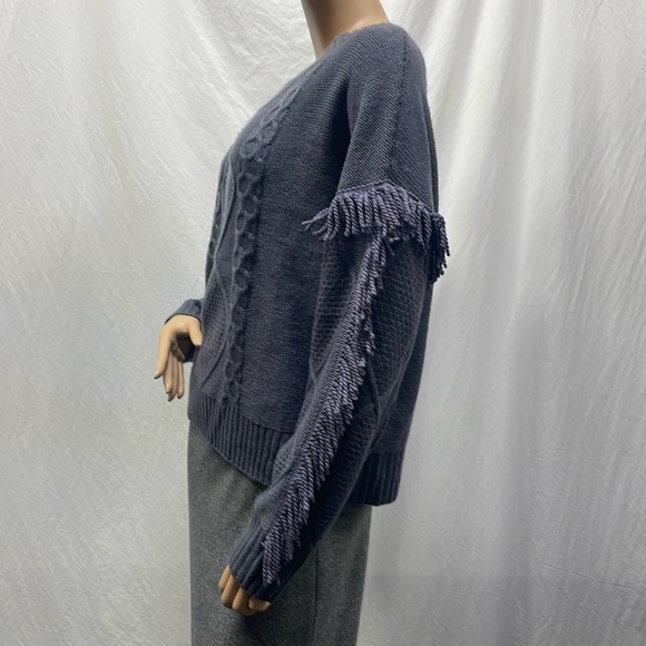 belle Women's Gray/Blue Knit Fringed Pullover Sweater - Picture 6 of 7